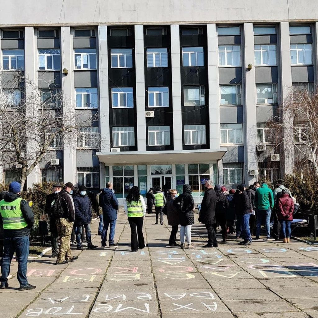 Пикет, “спецназ” и распри в ОПЗЖ: 5 сессию горсовета разделили надвое